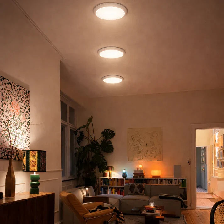 Lampe LED à détecteur de mouvement, trois plafonniers allumés salon